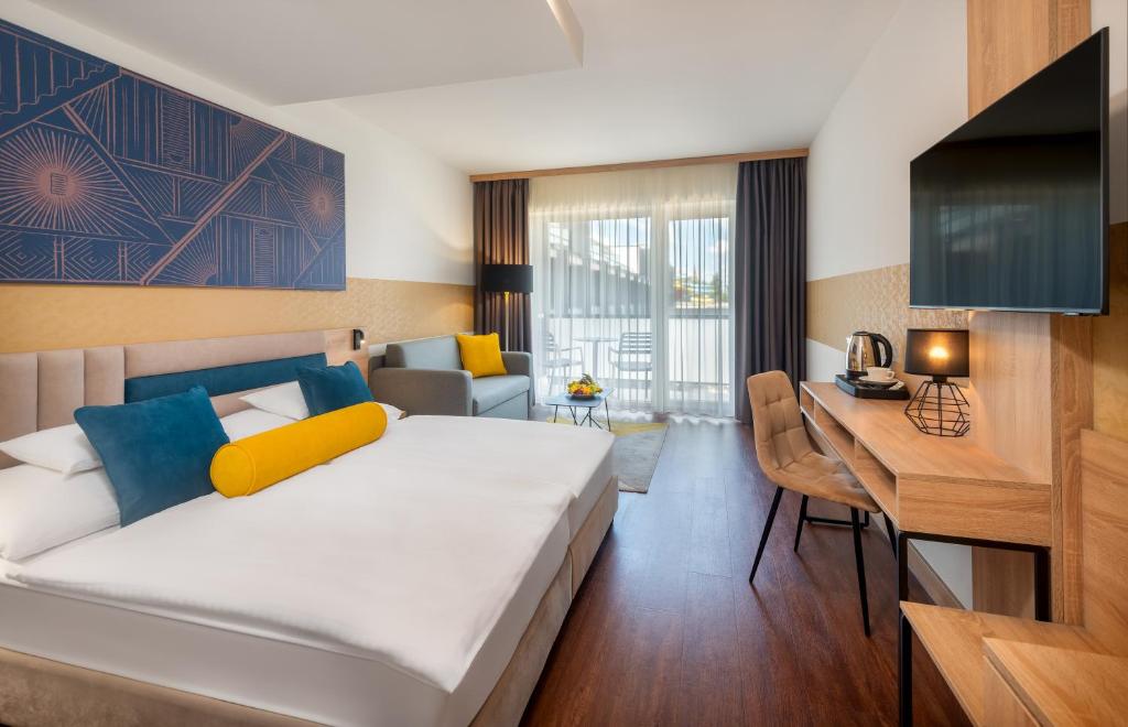 A bed or beds in a room at Hunguest Szeged - ex Forrás