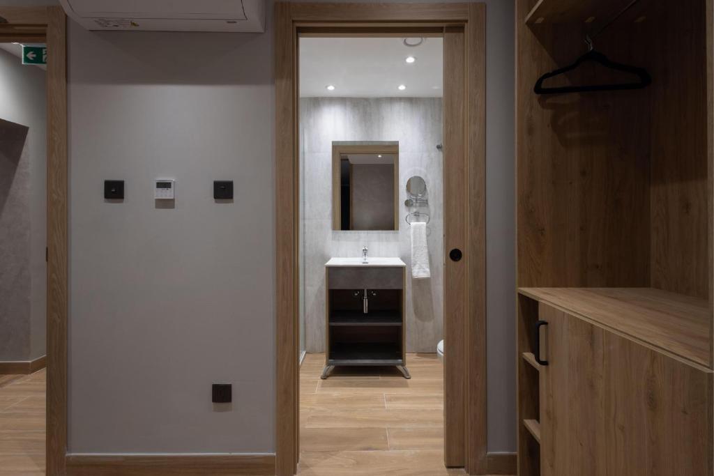 University Boutique Rooms - 3