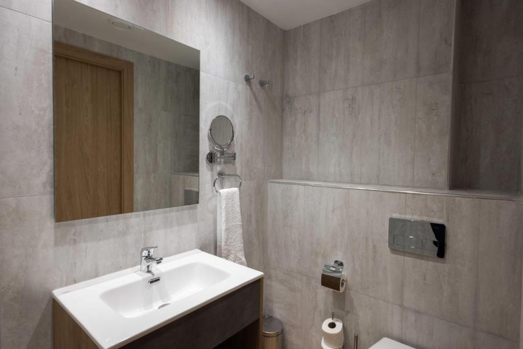 University Boutique Rooms - 12