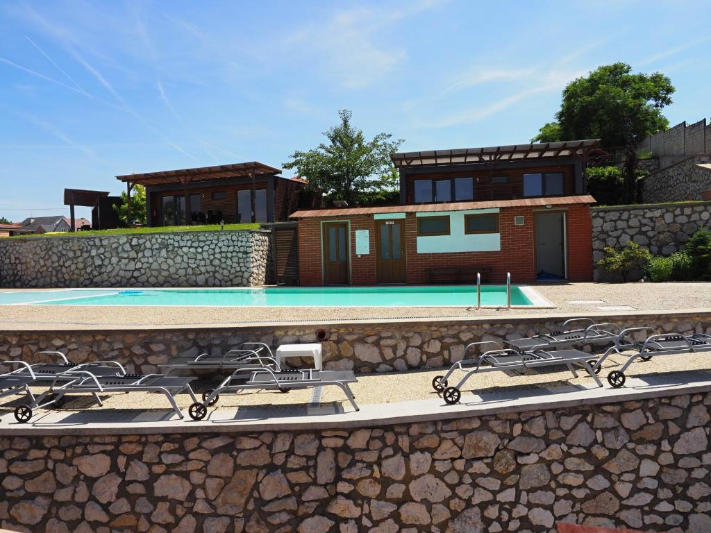 Bazén v ubytování Resort Zajíci ze Zaječí nebo v jeho okolí