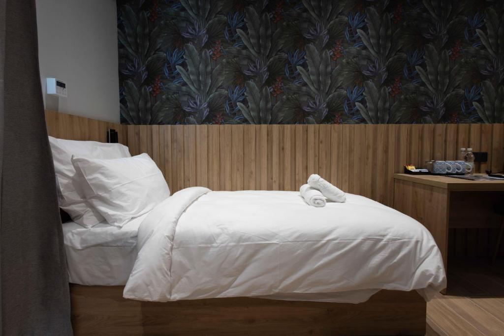 University Boutique Rooms - 17