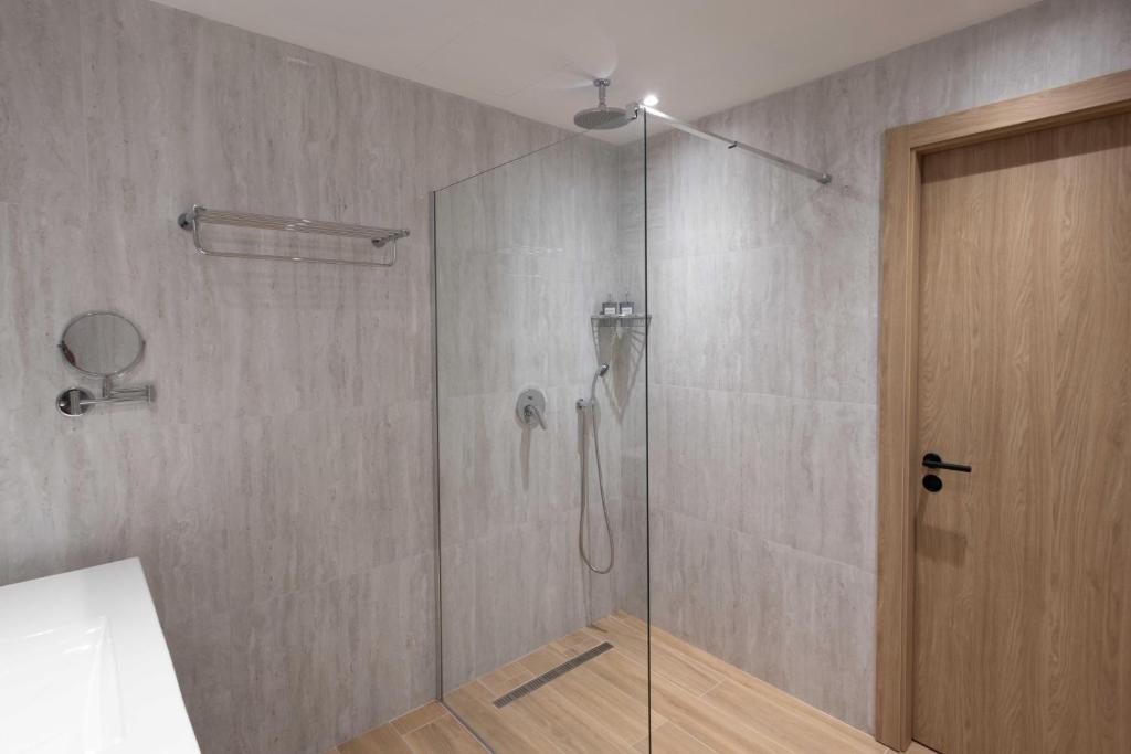 University Boutique Rooms - 19