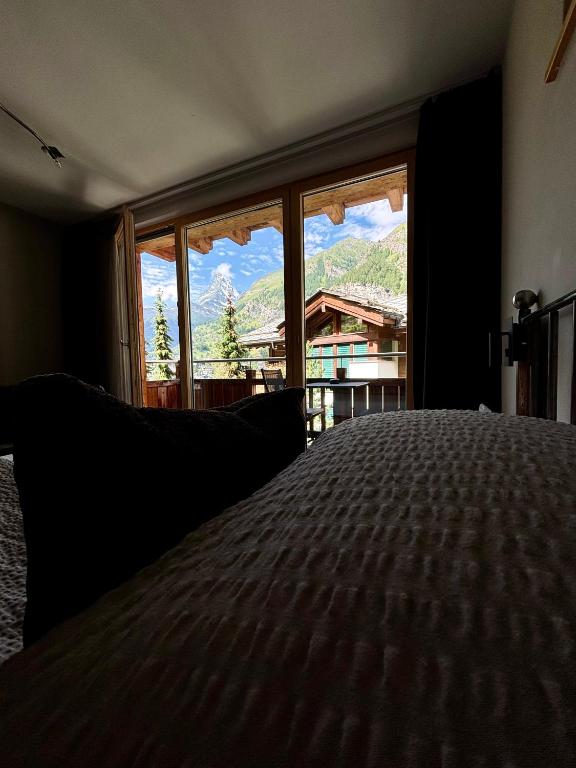 Nespecifikovaný výhled na hory nebo výhled na hory při pohledu z hotelu