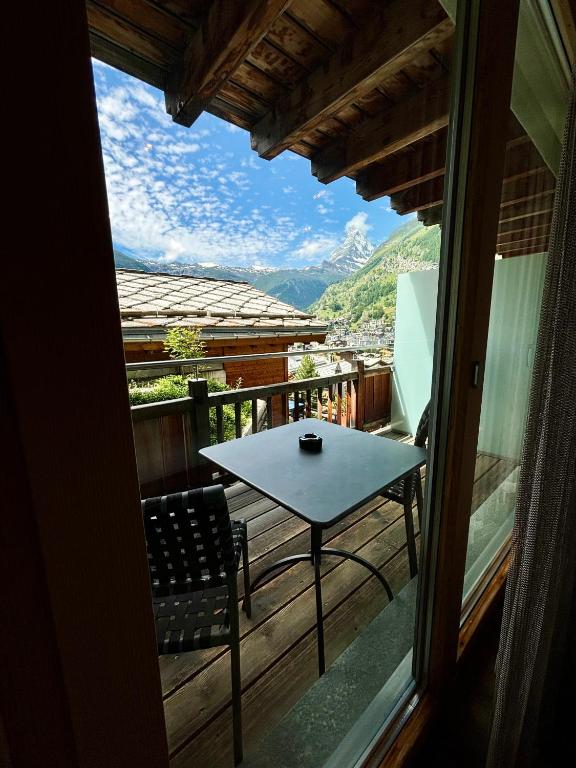 Nespecifikovaný výhled na hory nebo výhled na hory při pohledu z hotelu