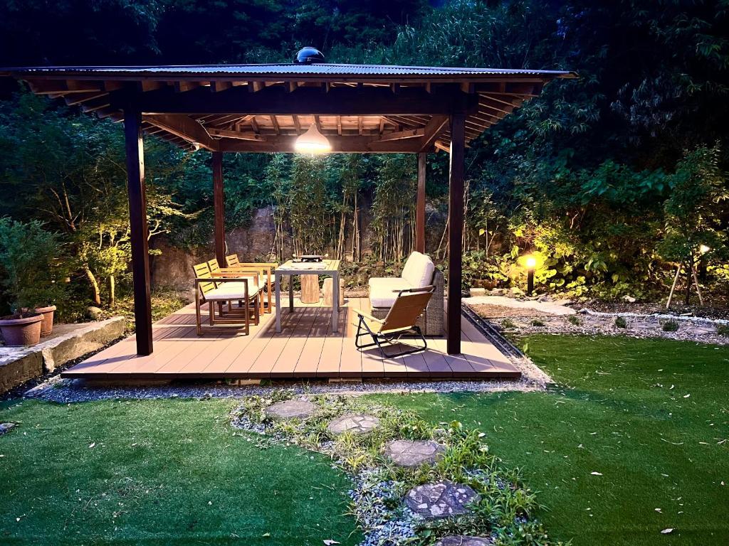 Zahrada ubytování 山に囲まれた隠れ和式庭園室外bbq