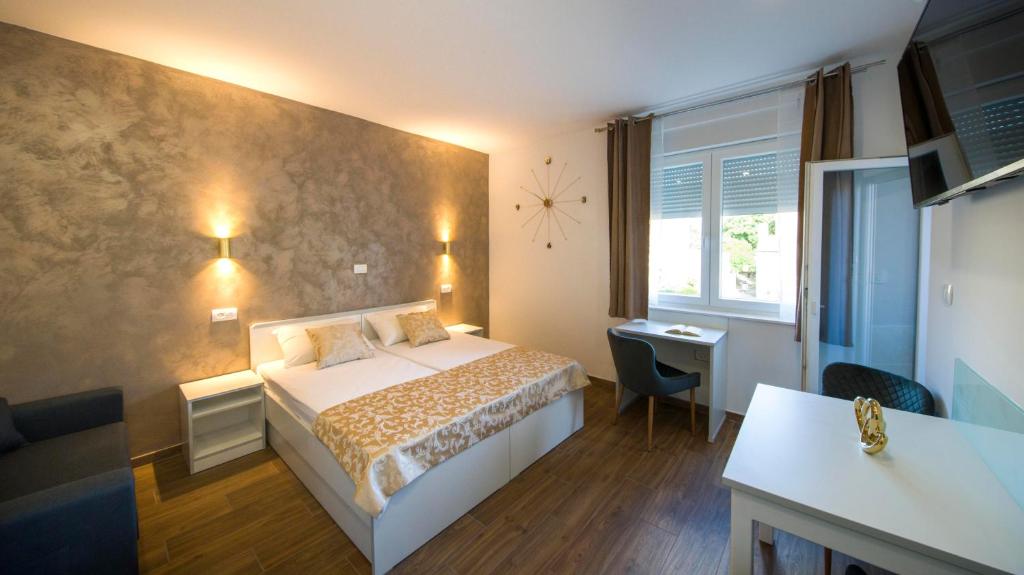 Split Central Luxury Studios 2 - Studio Apartment With Balcony
