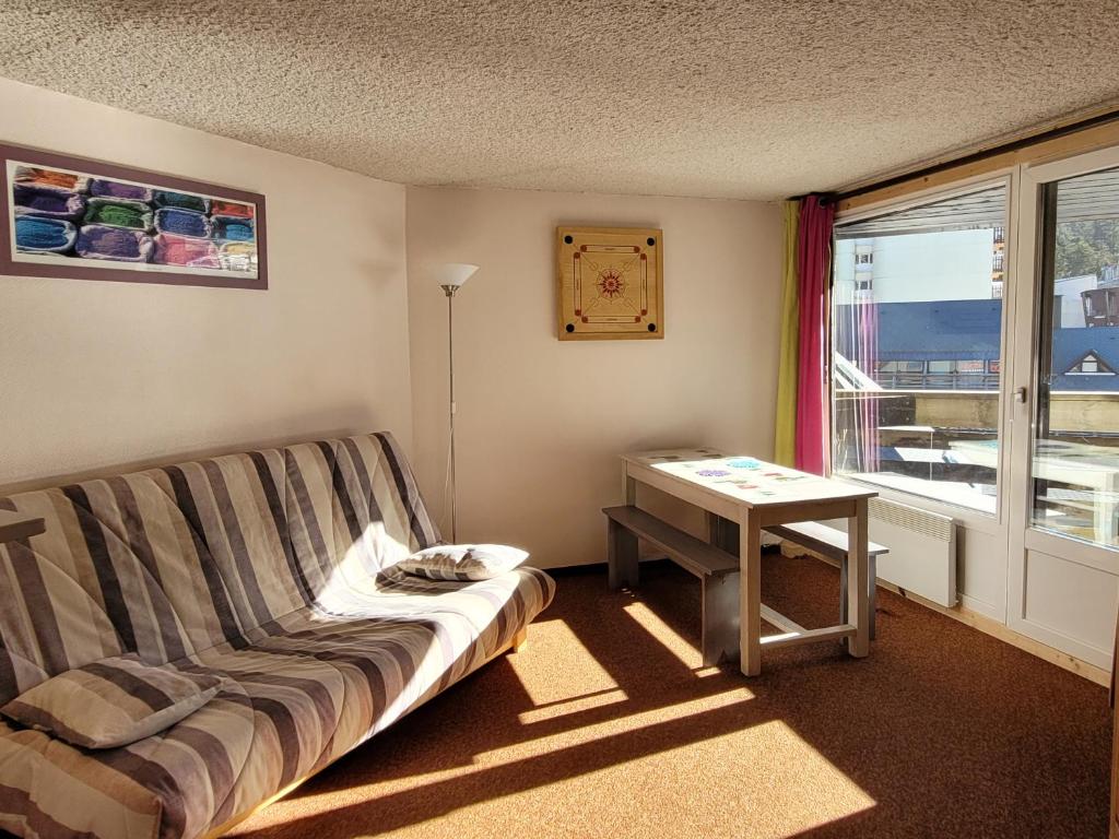 LE LIORAN appartement vue face à la montagne au pied des pistes