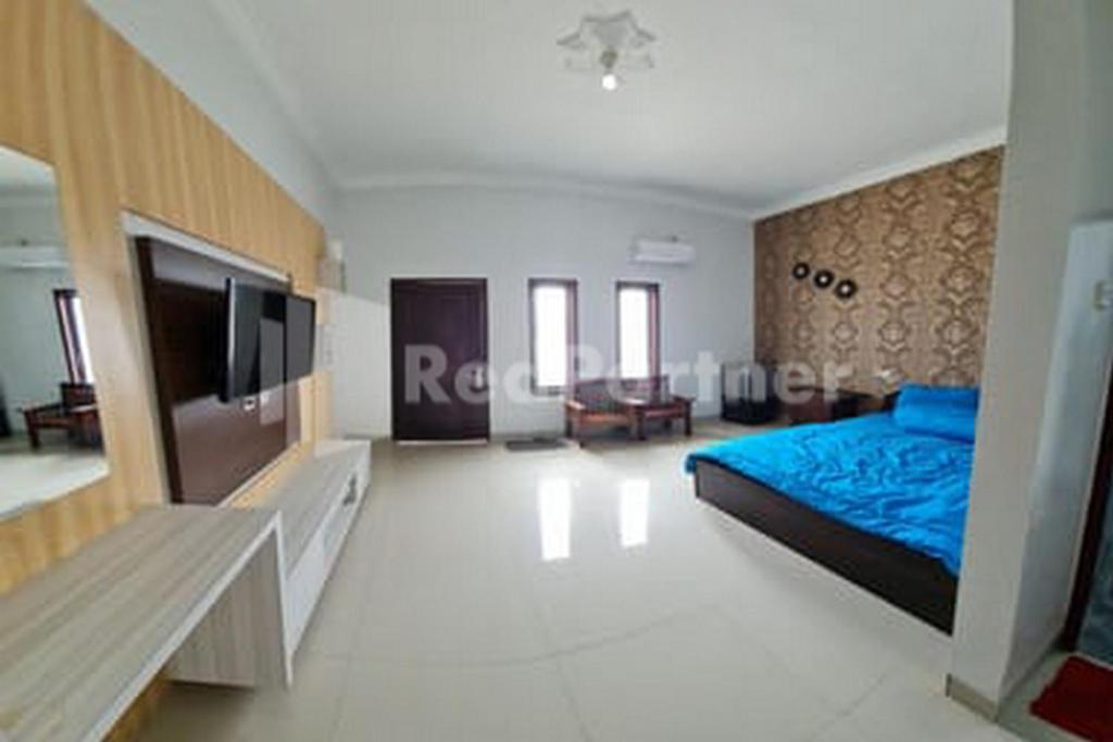 Hotel Miranda Bawean Mitra RedDoorz - Suite