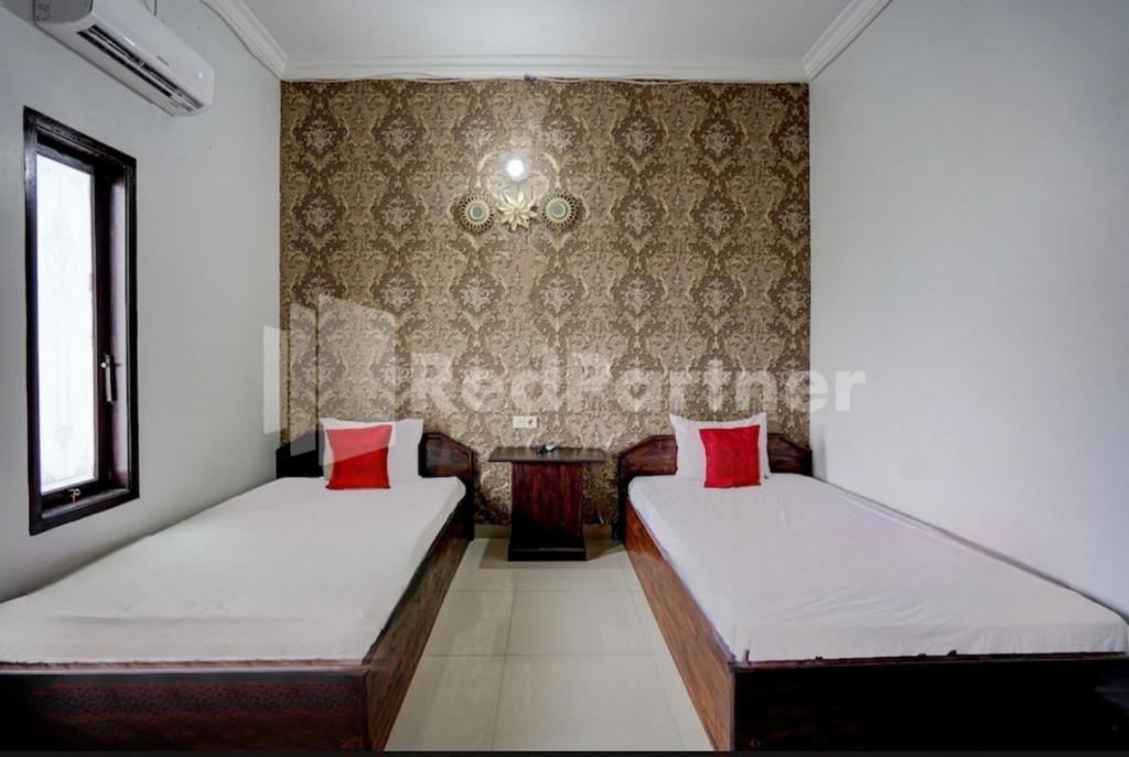 Hotel Miranda Bawean Mitra RedDoorz - Chambre Double De Luxe