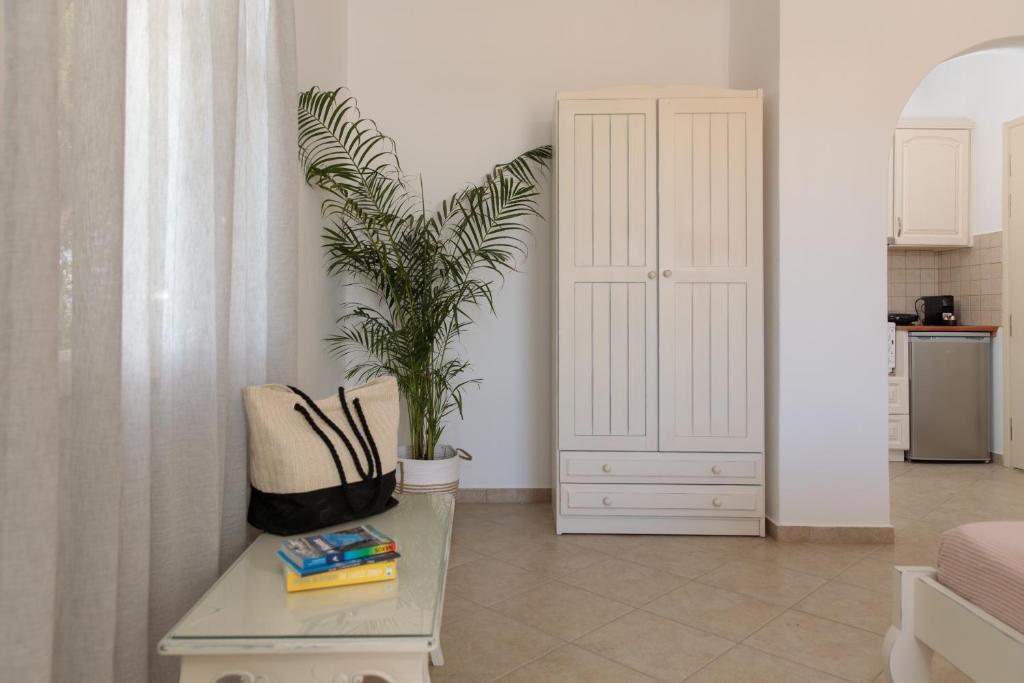 Maria's Rooms & Studios - 12