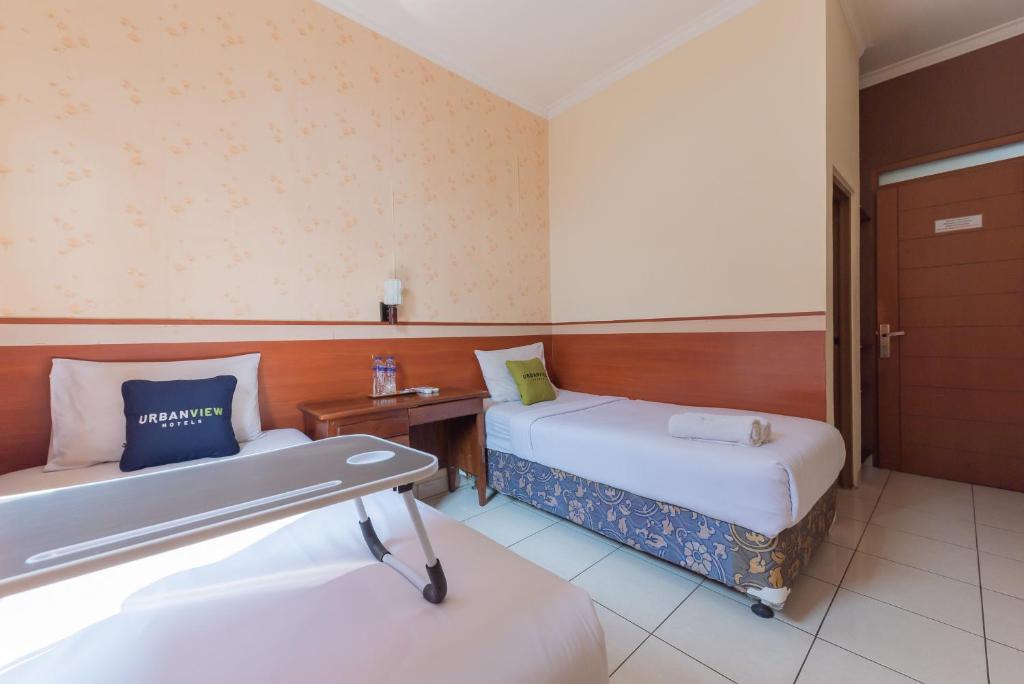 Urbanview Hotel Sakura Bandung - Deluxe Twin Room