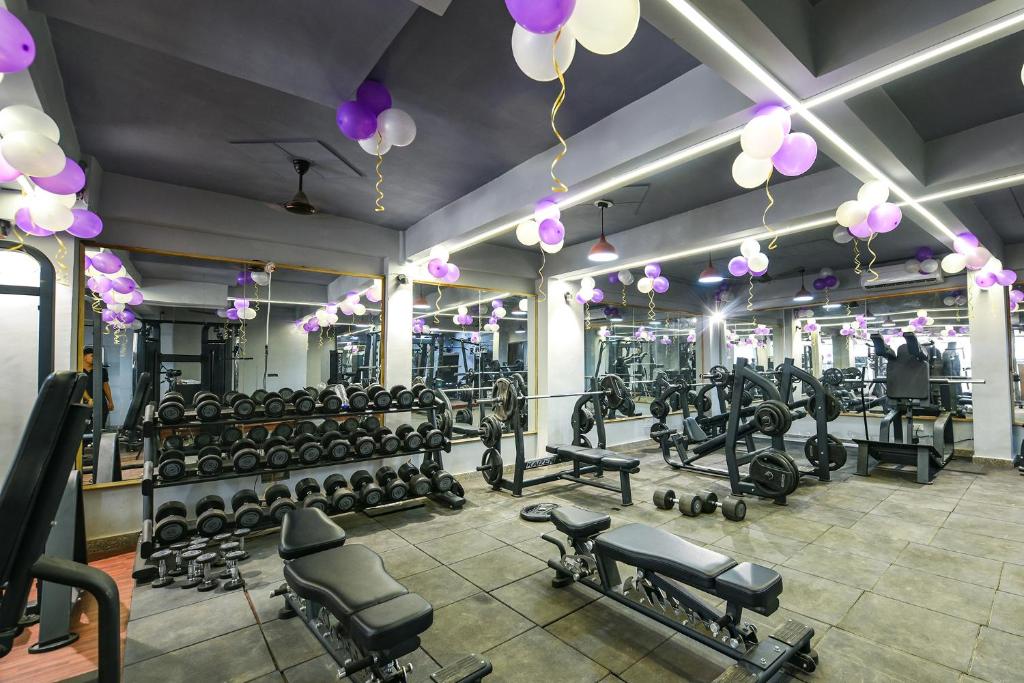 Fitness centrum a/nebo fitness zařízení v ubytování FabHotel The Yashobhumi Near Yashobhoomi Convention Centre