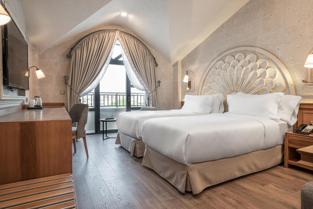 Postel nebo postele na pokoji v ubytování Barceló Cappadocia