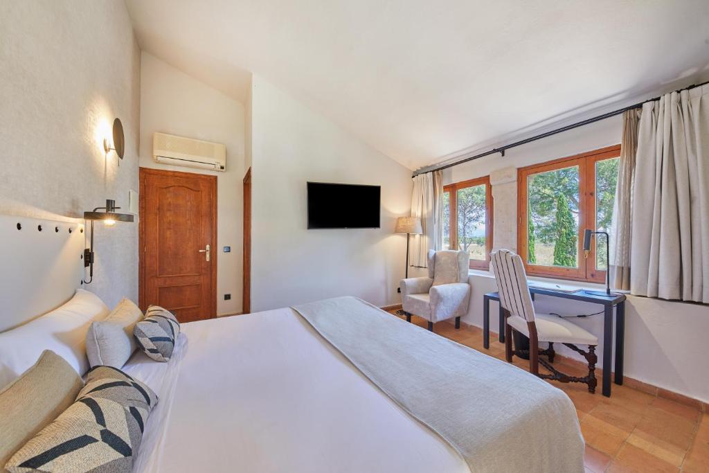 a hotel room with a large bed and a desk at Virrey Finca Hotel in Inca