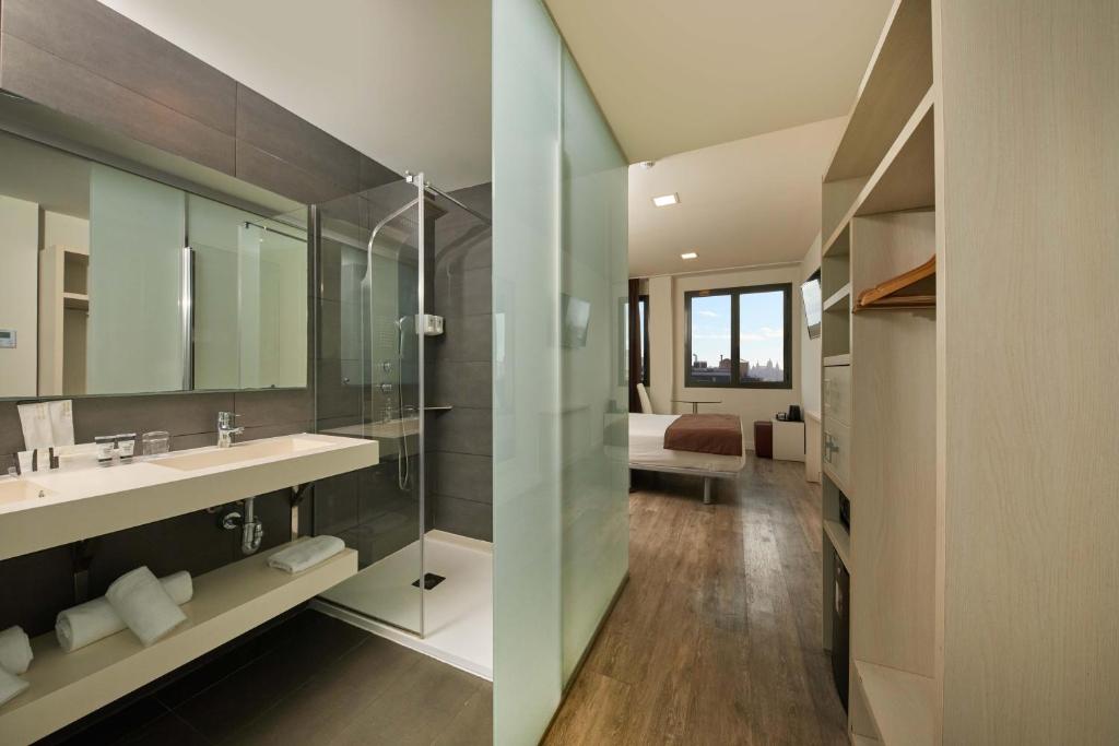 1881 Barcelona Gran Rosellon Hotel - Resim 18