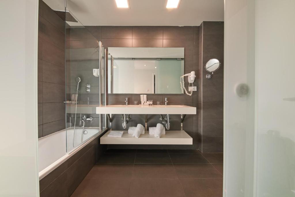 1881 Barcelona Gran Rosellon Hotel - Resim 24