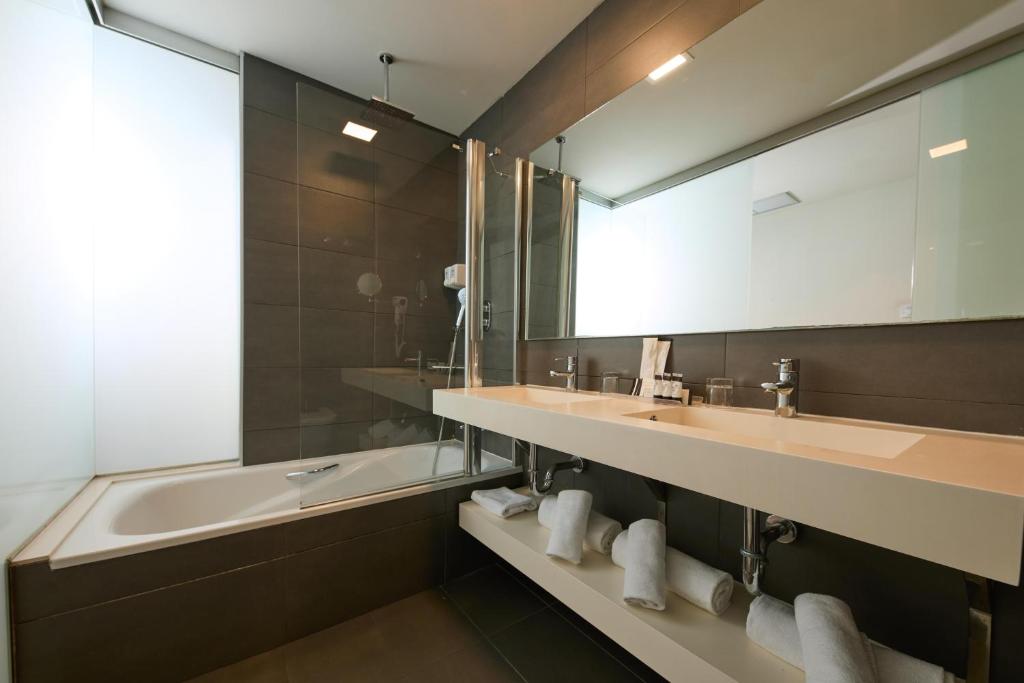 1881 Barcelona Gran Rosellon Hotel - Resim 25