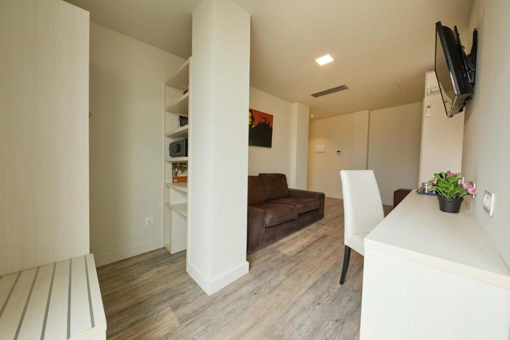 1881 Barcelona Gran Rosellon Hotel - Resim 30