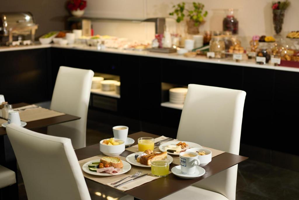 1881 Barcelona Gran Rosellon Hotel - Resim 42