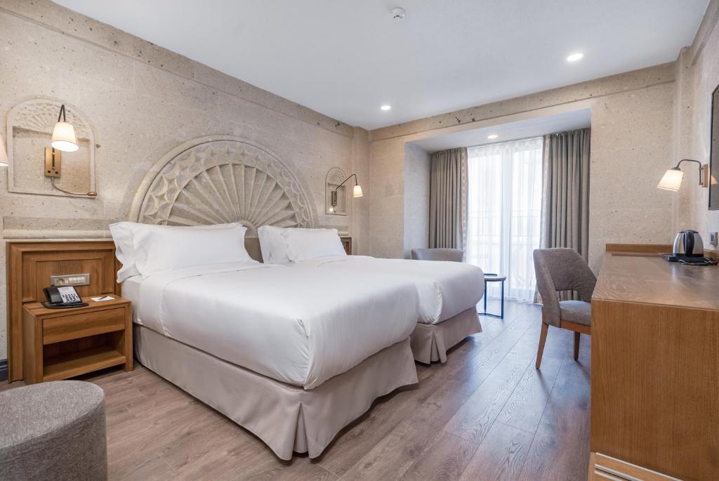 Postel nebo postele na pokoji v ubytování Barceló Cappadocia