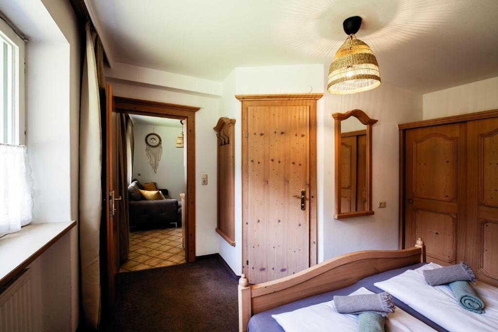 Postel nebo postele na pokoji v ubytování PineTree Lodge Mayrhofen