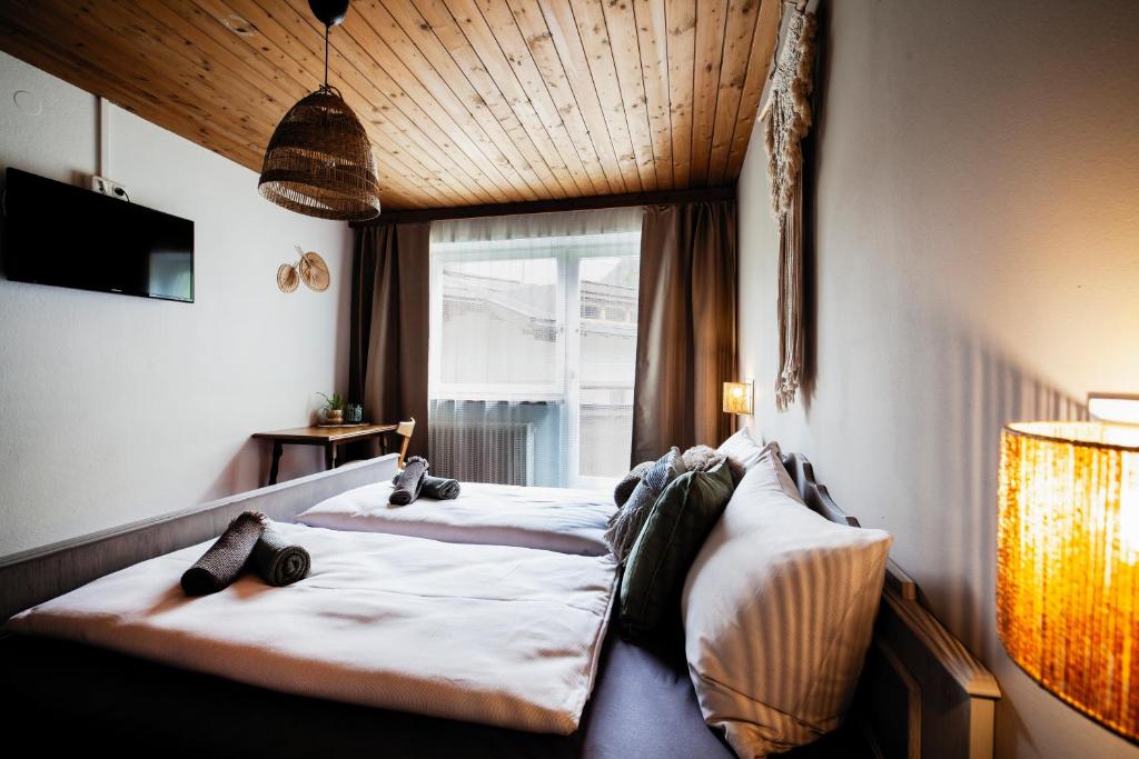 Postel nebo postele na pokoji v ubytování PineTree Lodge Mayrhofen