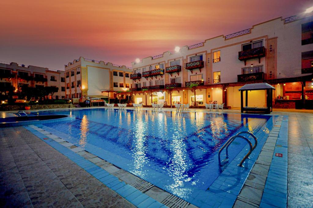 Bazén v ubytování Falcon Naama Star Hotel nebo v jeho okolí