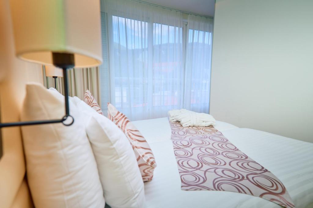 Postel nebo postele na pokoji v ubytování ASTORIA Hotel Opatija