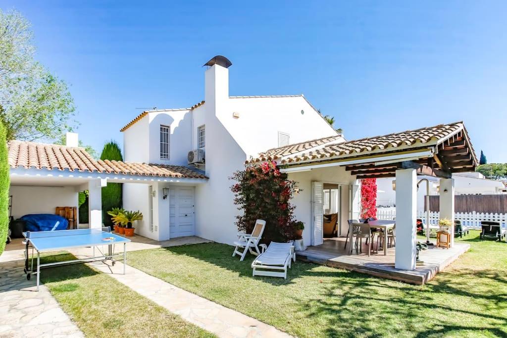Κήπος έξω από το Villa Romady