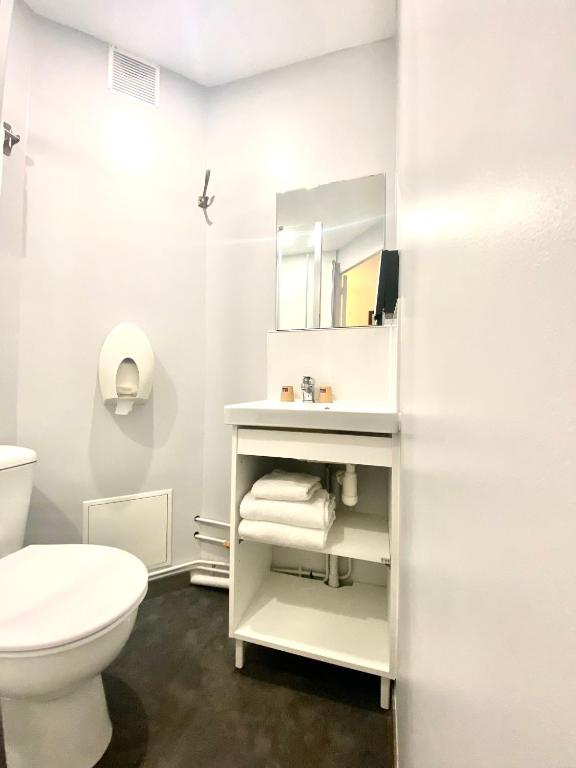 Koupelna v ubytování Brit Hotel Lyon Nord Dardilly