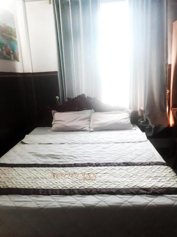 Postel nebo postele na pokoji v ubytování Nguyet Anh Guesthouse