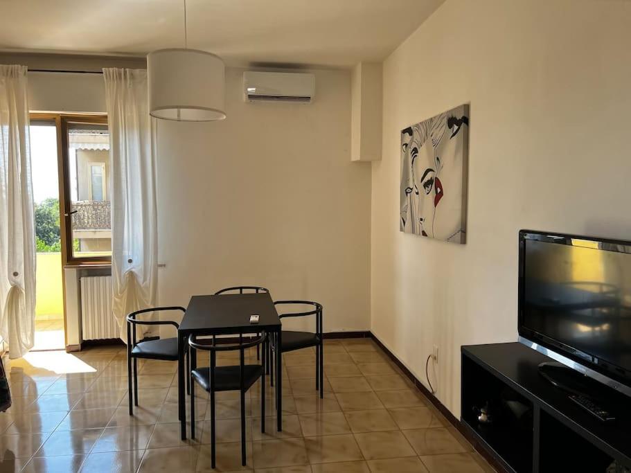 A television and/or entertainment centre at Appartamento sul mare