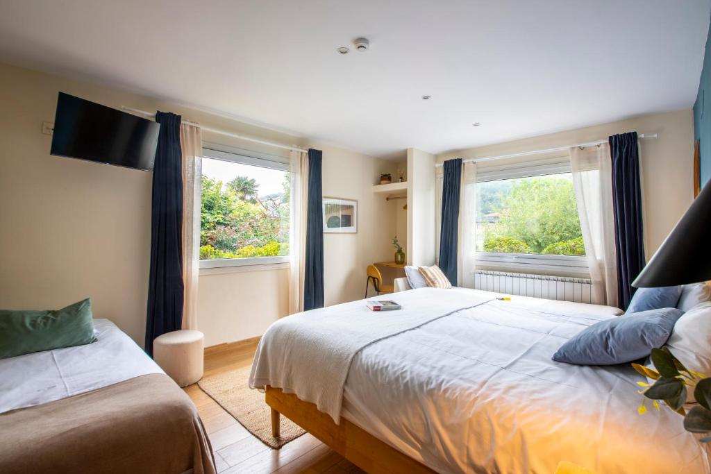 
Superior Quadruple Room with Private Bathroom
