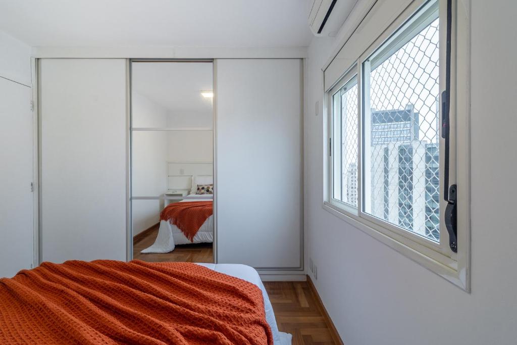 Akile Peixoto Gomide - Two-Bedroom Apartment With Balcony