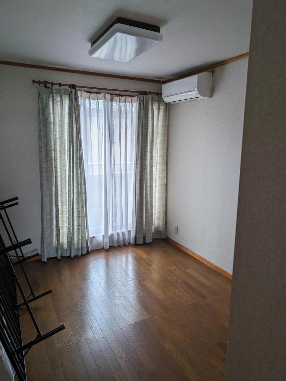 Fotografie z fotogalerie ubytování private rooms in togo beach and park side house v destinaci Numazu