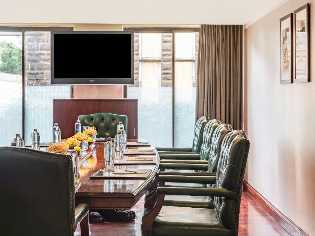 TV a/nebo společenská místnost v ubytování Fairmont The Norfolk