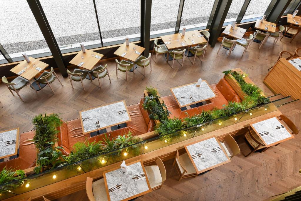 Um restaurante ou outro lugar para comer em Bracken Hide Hotel