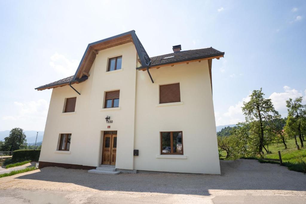 Budynek, w którym mieści się apartament