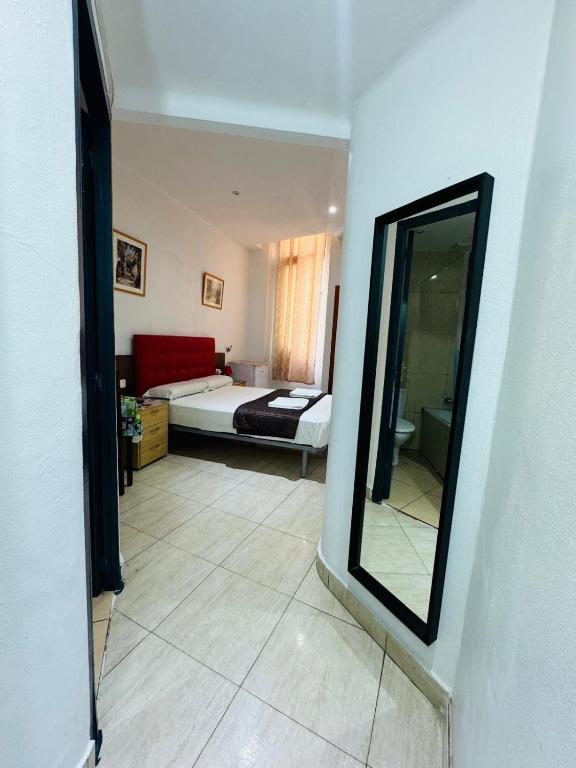 Postel nebo postele na pokoji v ubytování Hostal Mont Thabor
