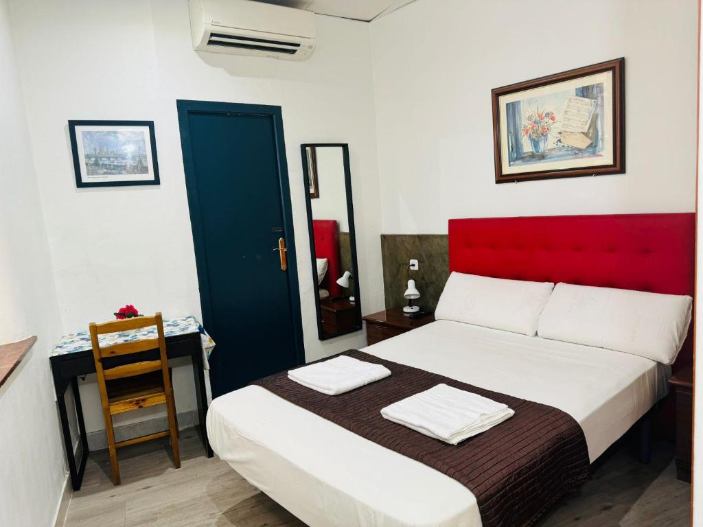 Postel nebo postele na pokoji v ubytování Hostal Mont Thabor