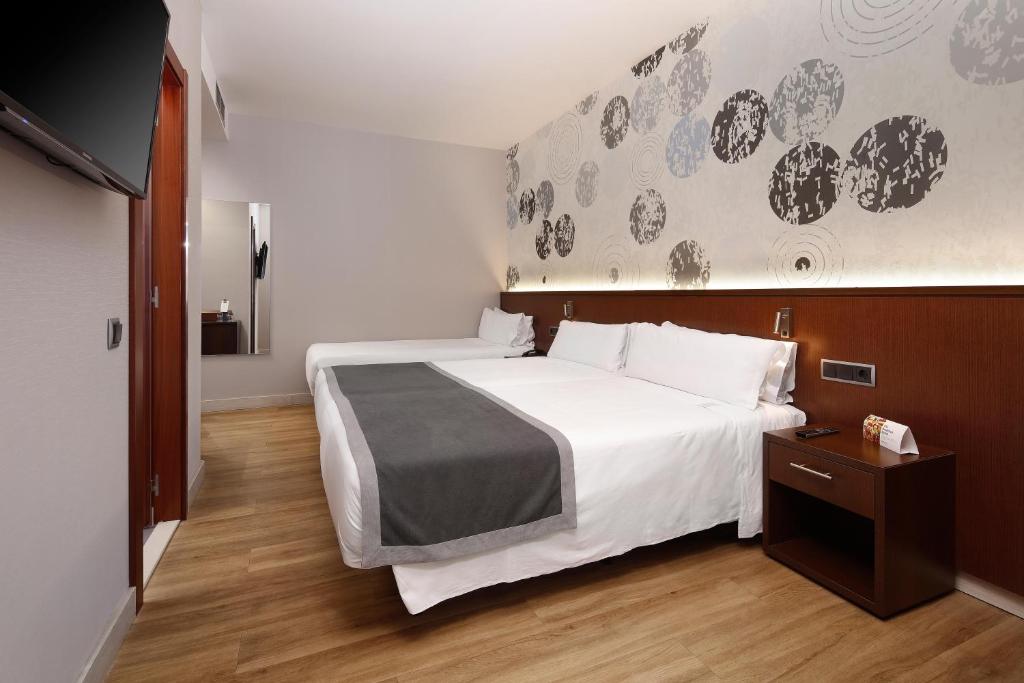 
Twin Room with Extra Bed (2 Adults + 1 Child)
