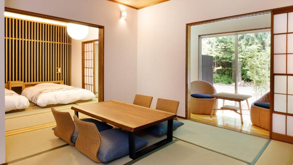 Posezení v ubytování 阿智星降りの宿やま星 Hotel&Glamp YAMABOSHI