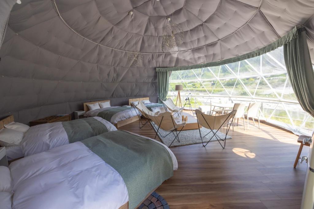 Posezení v ubytování 阿智星降りの宿やま星 Hotel&Glamp YAMABOSHI
