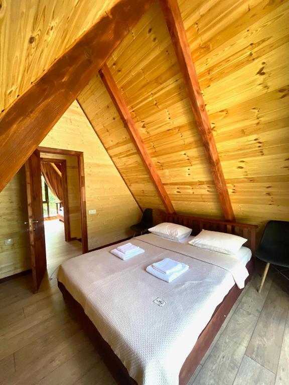 Postel nebo postele na pokoji v ubytování Forest Side Gogolati