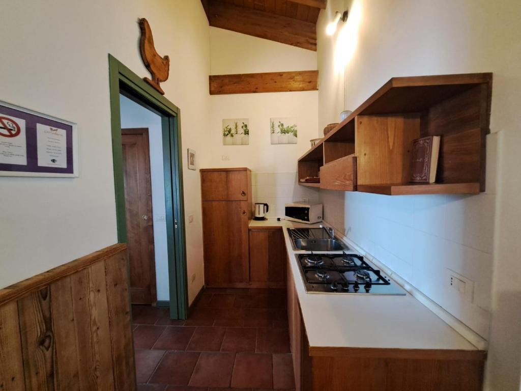 Kuchyň nebo kuchyňský kout v ubytování Corte San Mattia