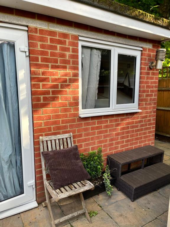 Suitetrails - Cosy Garden Cottage