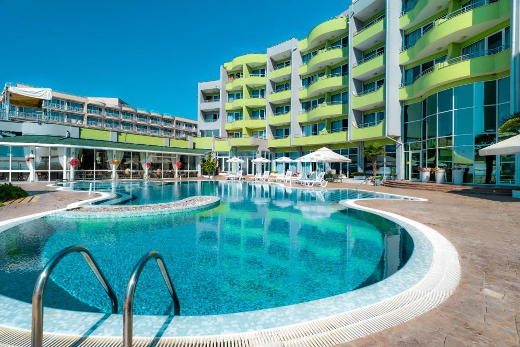 Bazén v ubytování MPM Hotel Arsena - Ultra All Inclusive nebo v jeho okolí