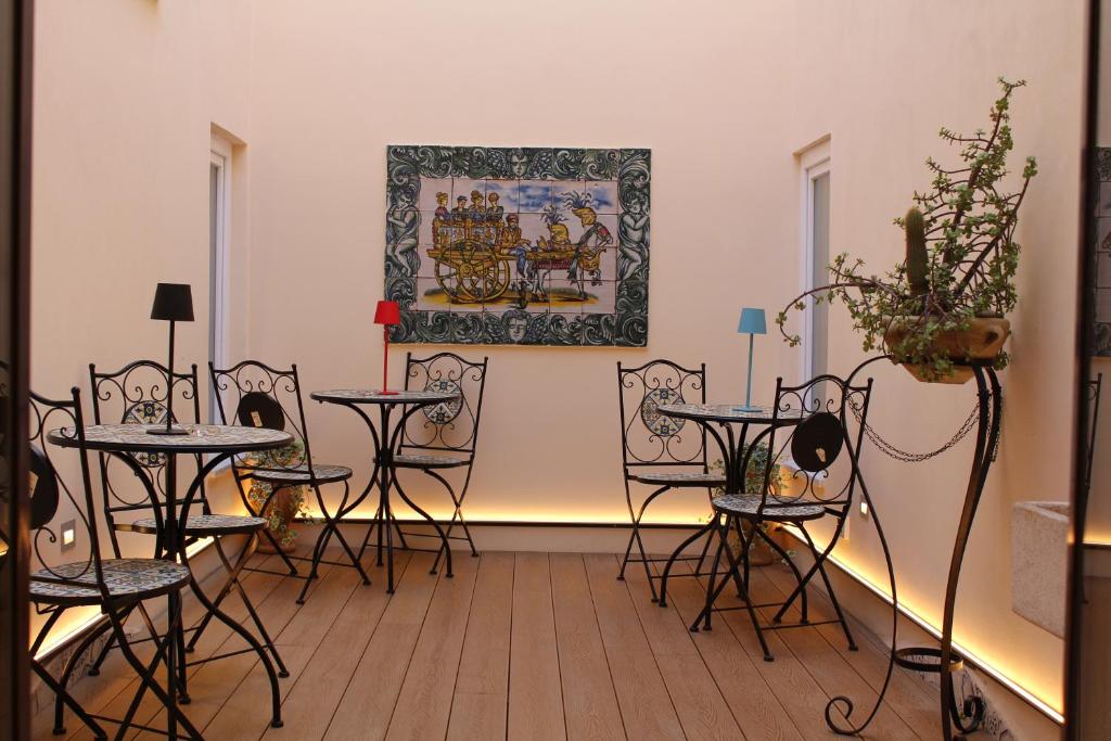 Posezení v ubytování FALSTAFF Rooms & Suites