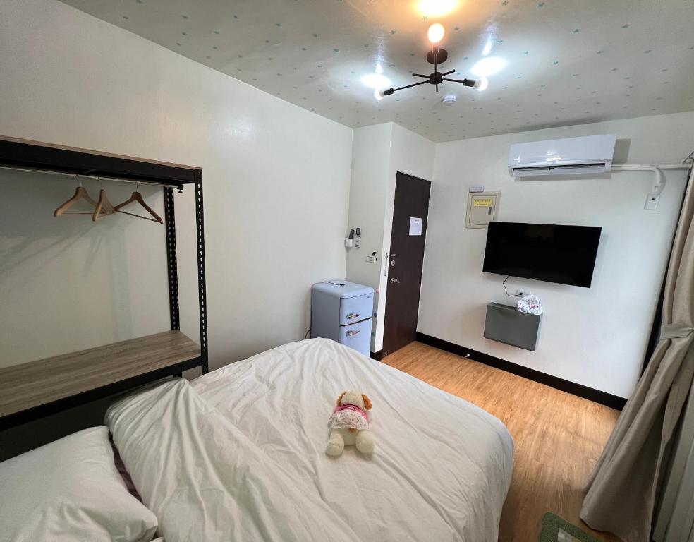 Postel nebo postele na pokoji v ubytování Chaonima B&B 潮尼馬民宿