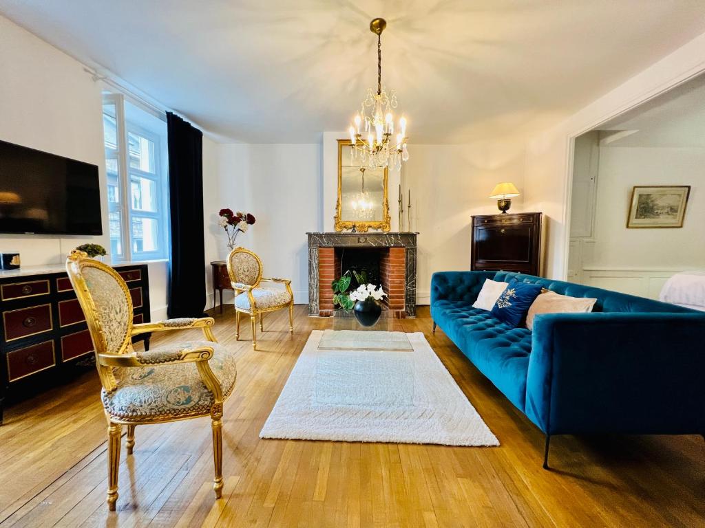 Posezení v ubytování LA SUITE de NOTRE DAME au pied du CHATEAU FORT